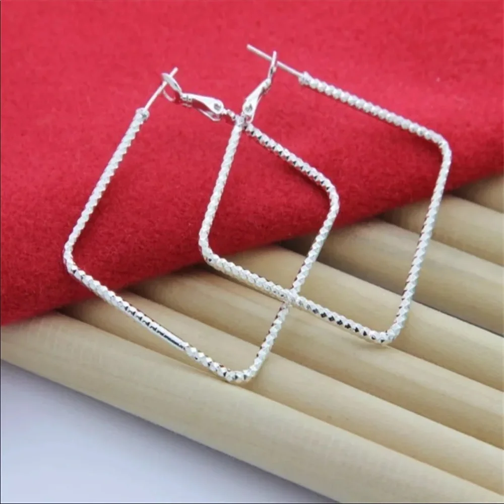 New Beautiful Earrings - Picture 1 of 5